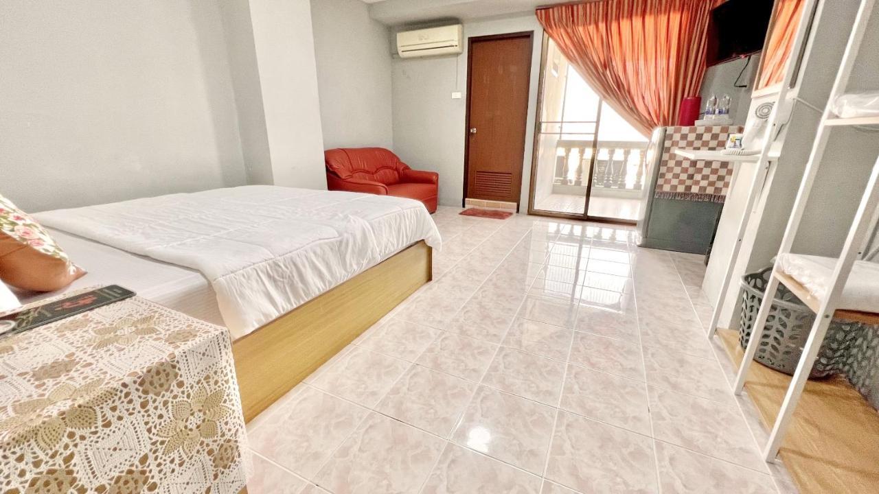Penyos Suite Bangkok Exterior photo