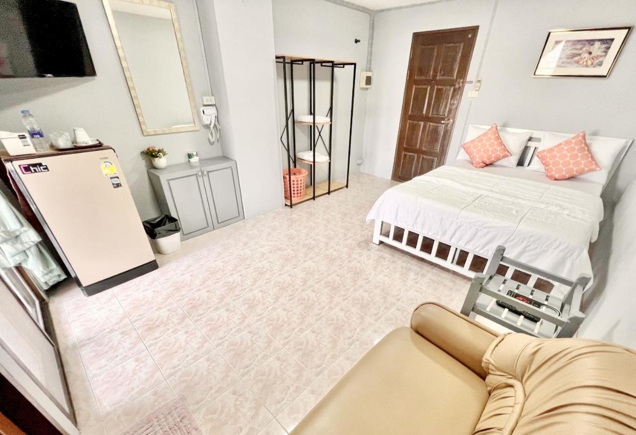 Penyos Suite Bangkok Exterior photo